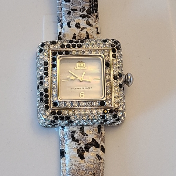 JLO WATCH - Picture 3 of 5